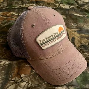 COPY - North Face light brown / grey trucker hat